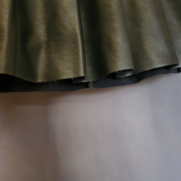 Faux leather mini skirt size Large O ring - Picture 5 of 6